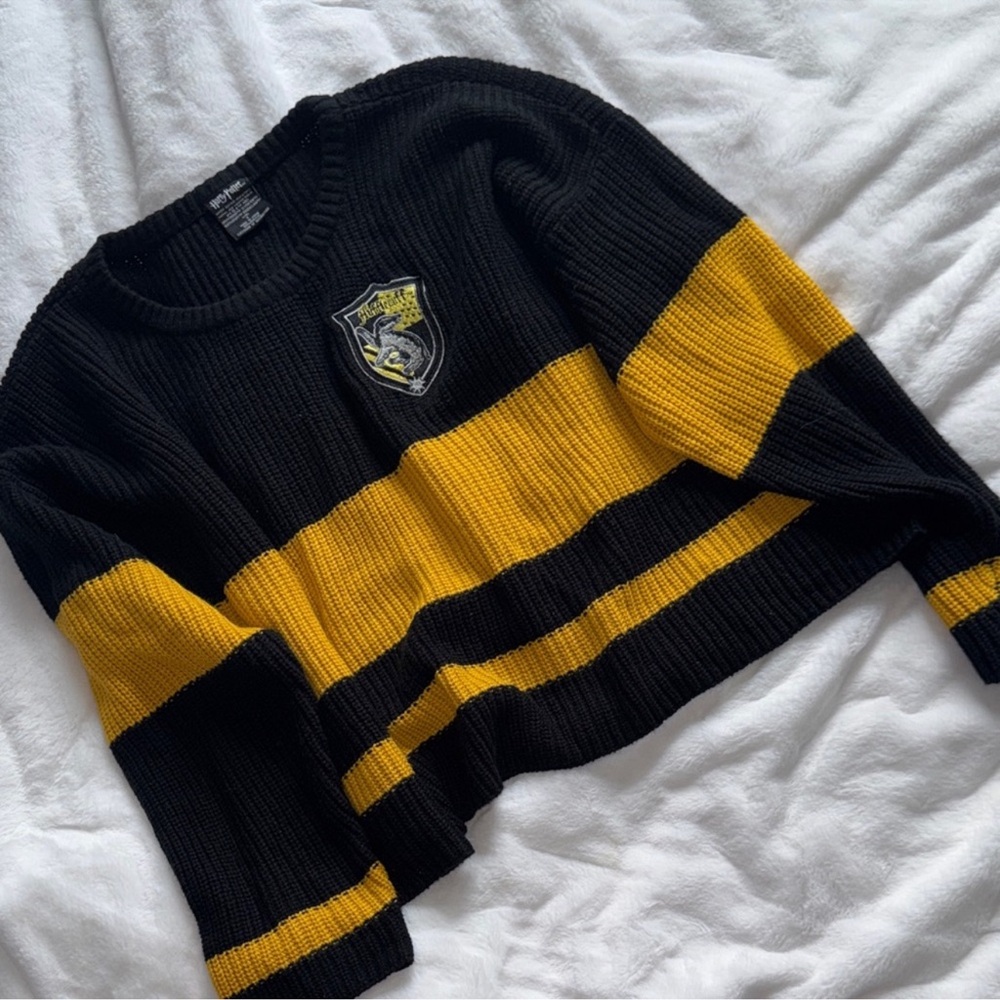 Harry Potter Hufflepuff Sweater XL Official Warner Bros Striped Knit House Crest - Picture 6 of 8